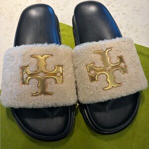 Tory Burch Black Rubber Sole Slide Sandals with Beige Shearling Strap